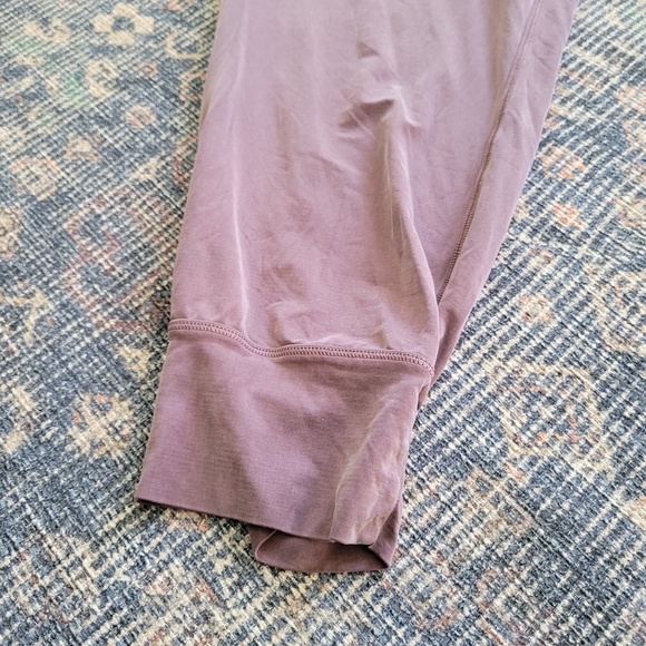 Lululemon Lost in Leisure Crop Jogger Antique Bark Plum Purple Mauve Pink Size 6 - Picture 7 of 13